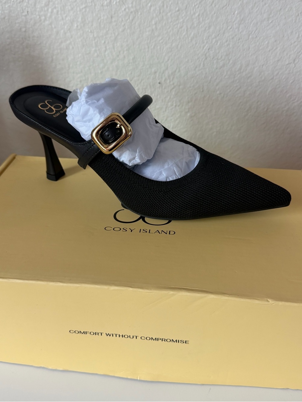 COSY ISLAND heels size 6.5 new